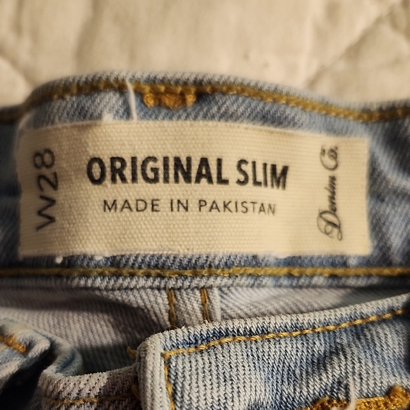 Denim&Co Light Blue Jean Distressed Shorts - Picture 2 of 12